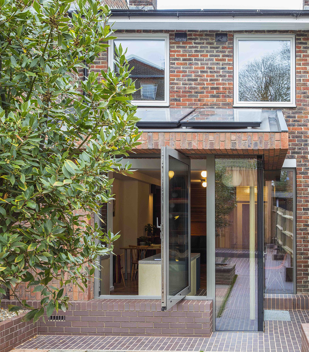 Brown brindle brick sized quarry tiles and bricks at a residential refurbishment by Polescuk Architects